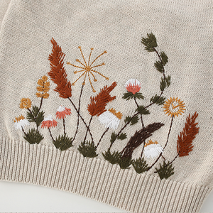 Annie & Charles® gestrickter Pullover mit floralem Stick