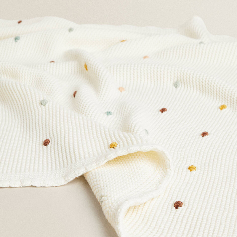 Annie & Charles® Baby Decke DOTS