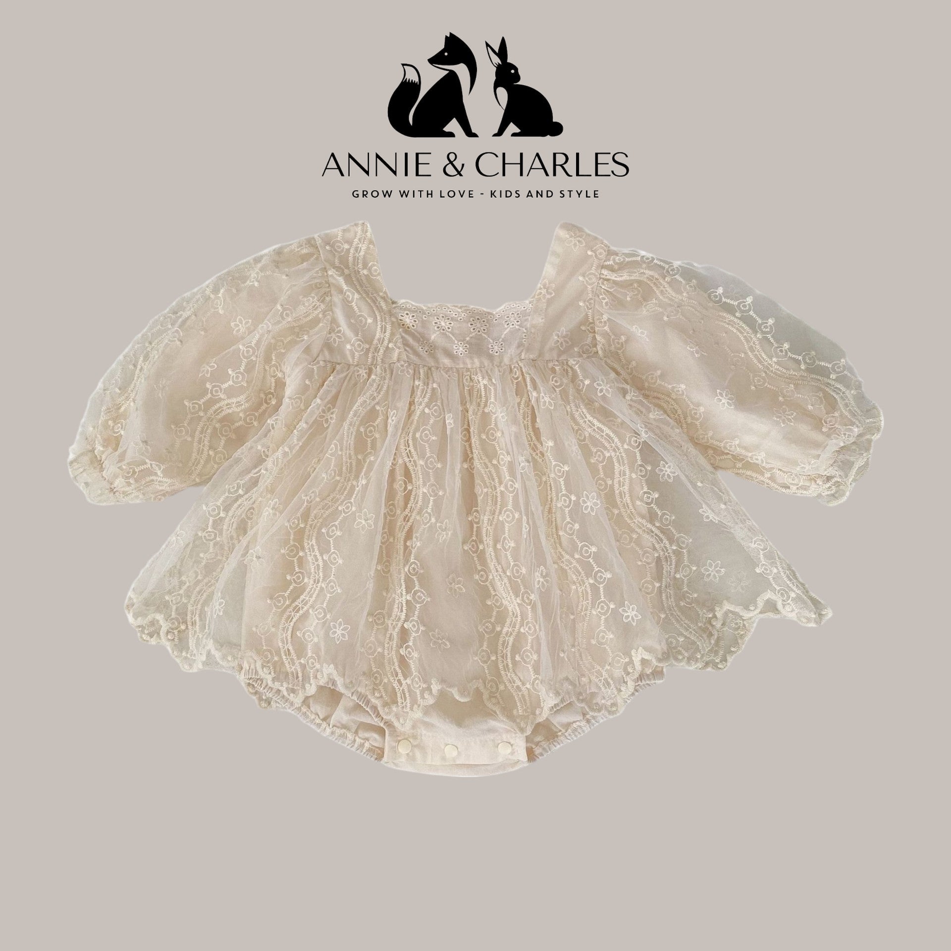 Annie & Charles® Baby Bloomer Kleid aus Spitze