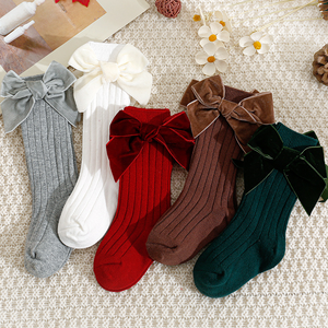 Annie & Charles® Baby Strümpfe mit Masche