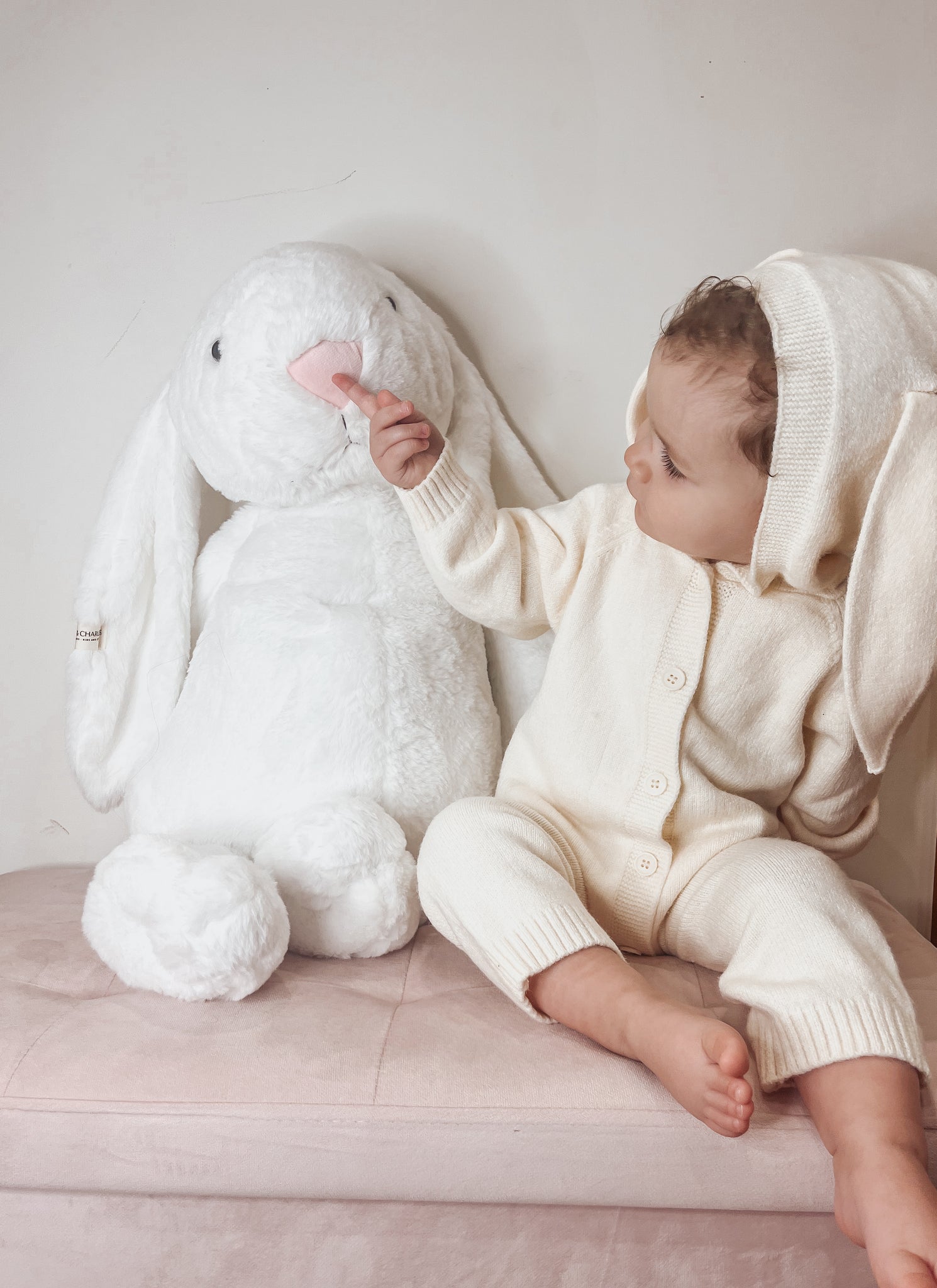 Annie & Charles® Baby Hasen Overall Bunny