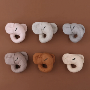 Annie & Charles® Babyrassel Elefant aus Bio-Baumwolle